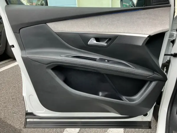 Peugeot 5008 GT BlueHDi Diesel Turbo Certified Used Car Sunroof Apple CarPlay Adaptive Cruise Control Blind Spot Monitor Steering Paddle Shifters Dashcam Power Tailgate Seat Heaters ETC Onboard Unit (Pearl White) — photo 9