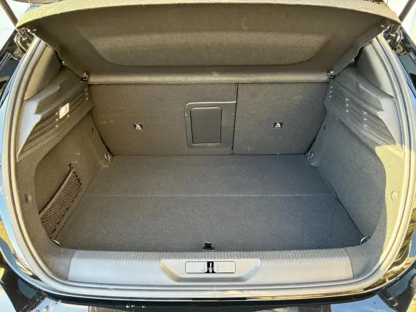 Peugeot 308GT Hybrid Certified Used Car Plug-in Hybrid Active Cruise Control Power Seats Paddle Shift Apple CarPlay Wireless Charging Backup Camera LED Headlights Bluetooth Connectivity 18-inch Alloy Wheels (Perla Nera Black) — photo 7