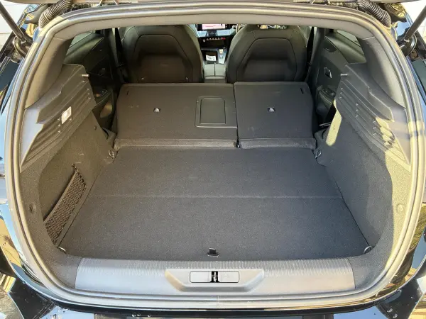 Peugeot 308GT Hybrid Certified Used Car Plug-in Hybrid Active Cruise Control Power Seats Paddle Shift Apple CarPlay Wireless Charging Backup Camera LED Headlights Bluetooth Connectivity 18-inch Alloy Wheels (Perla Nera Black) — photo 9