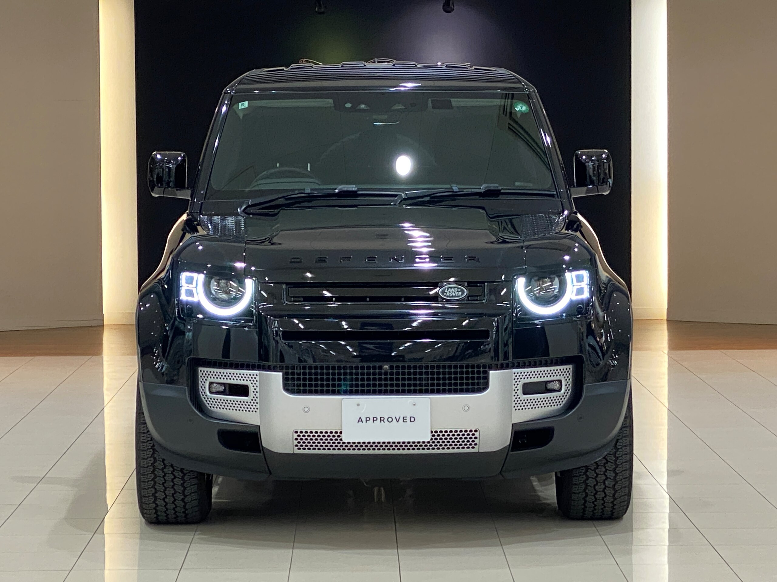 Land Rover Defender 110 SE 2.0L P300 4WD — photo 7