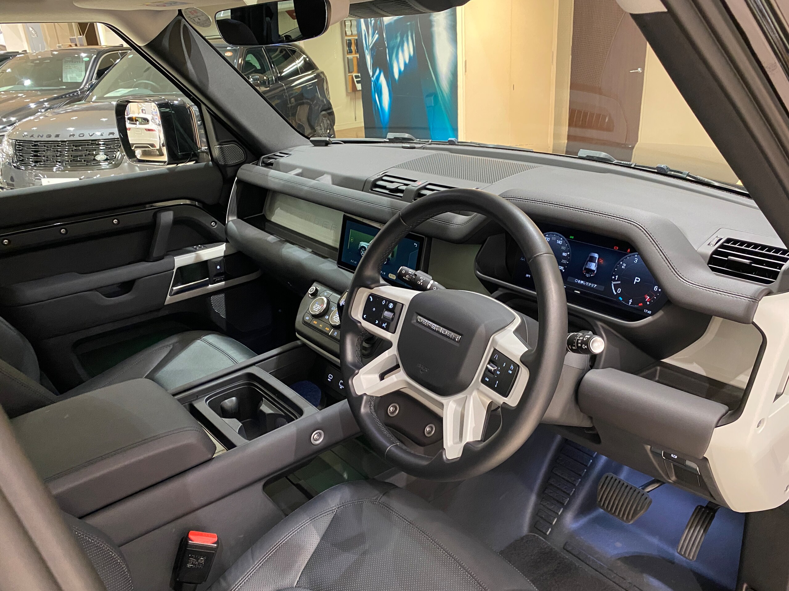 2024 Landrover Defender — photo 2