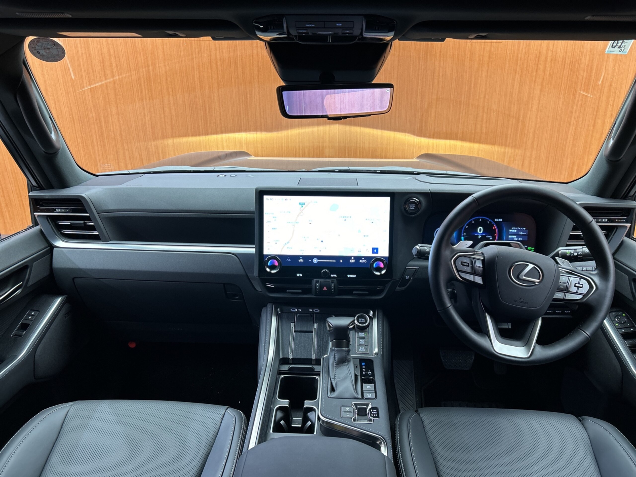 2025 Lexus Gx — photo 2