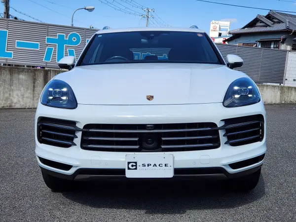 Porsche Cayenne S Tiptronic S 4WD with Air Suspension/Off-Road Package/Roof Rails/Power Steering Plus/Compass/Torque Vectoring Plus/Black Leather Seats/360-Degree Camera/Bluetooth/Dealer Service Records/Smoke-Free Vehicle (White) — photo 9