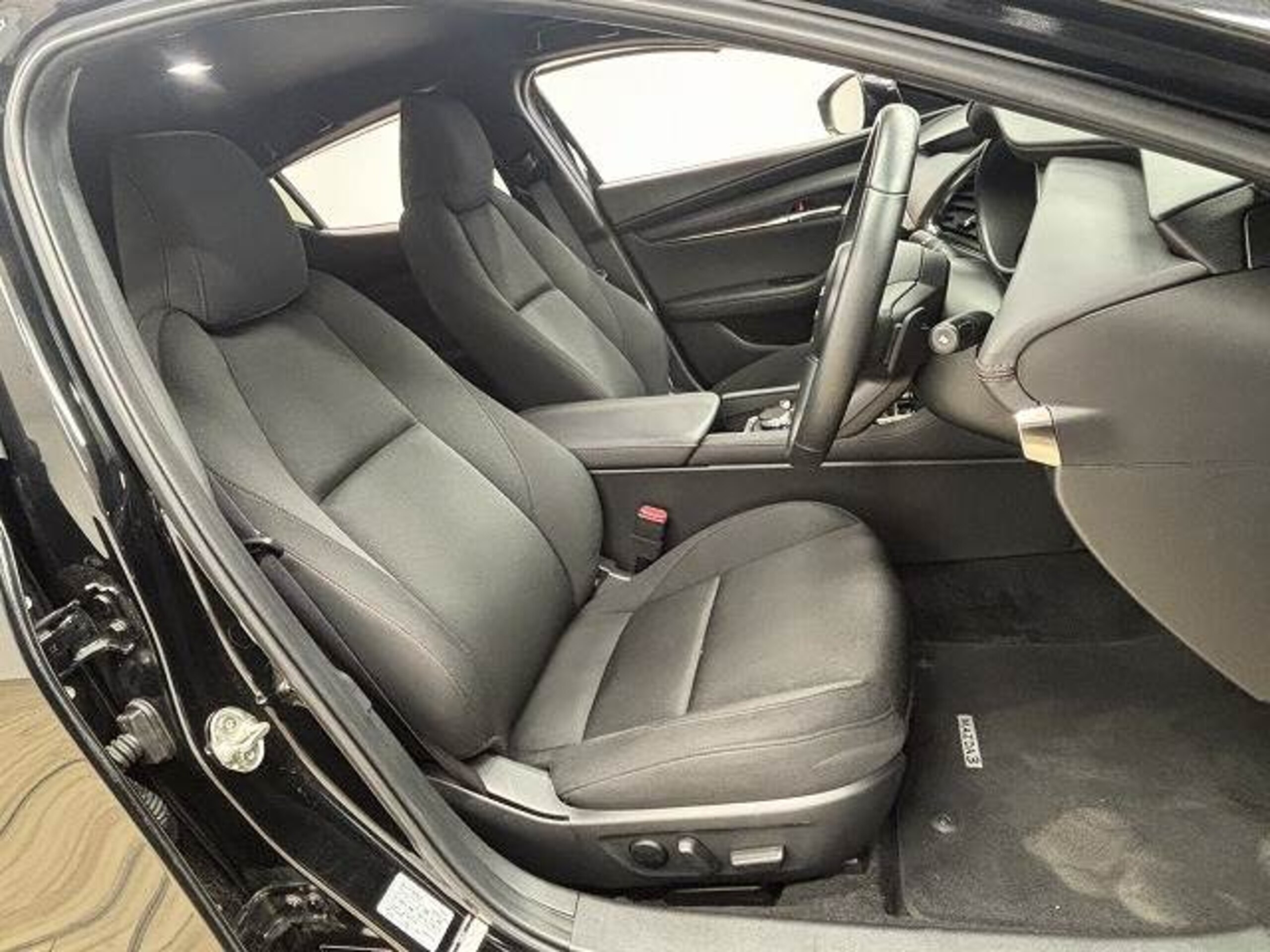 Mazda MAZDA3 Fastback 1.8 XD Black Tone Edition Diesel Turbo — photo 7