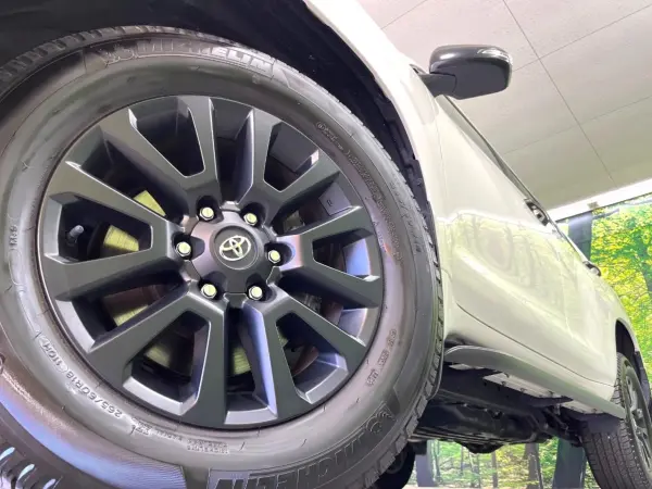 Toyota Land Cruiser Prado 2.7 TX L Package Matte Black Edition 4WD Non-Smoking Sunroof BIG-X 9-inch Navigation Backup Camera Collision Mitigation System Radar Cruise Leather Seats Front Seat Air Conditioning Corner Sensors Smart Key LED Headlights Built-in ETC (White Pearl Crystal Shine) — photo 9