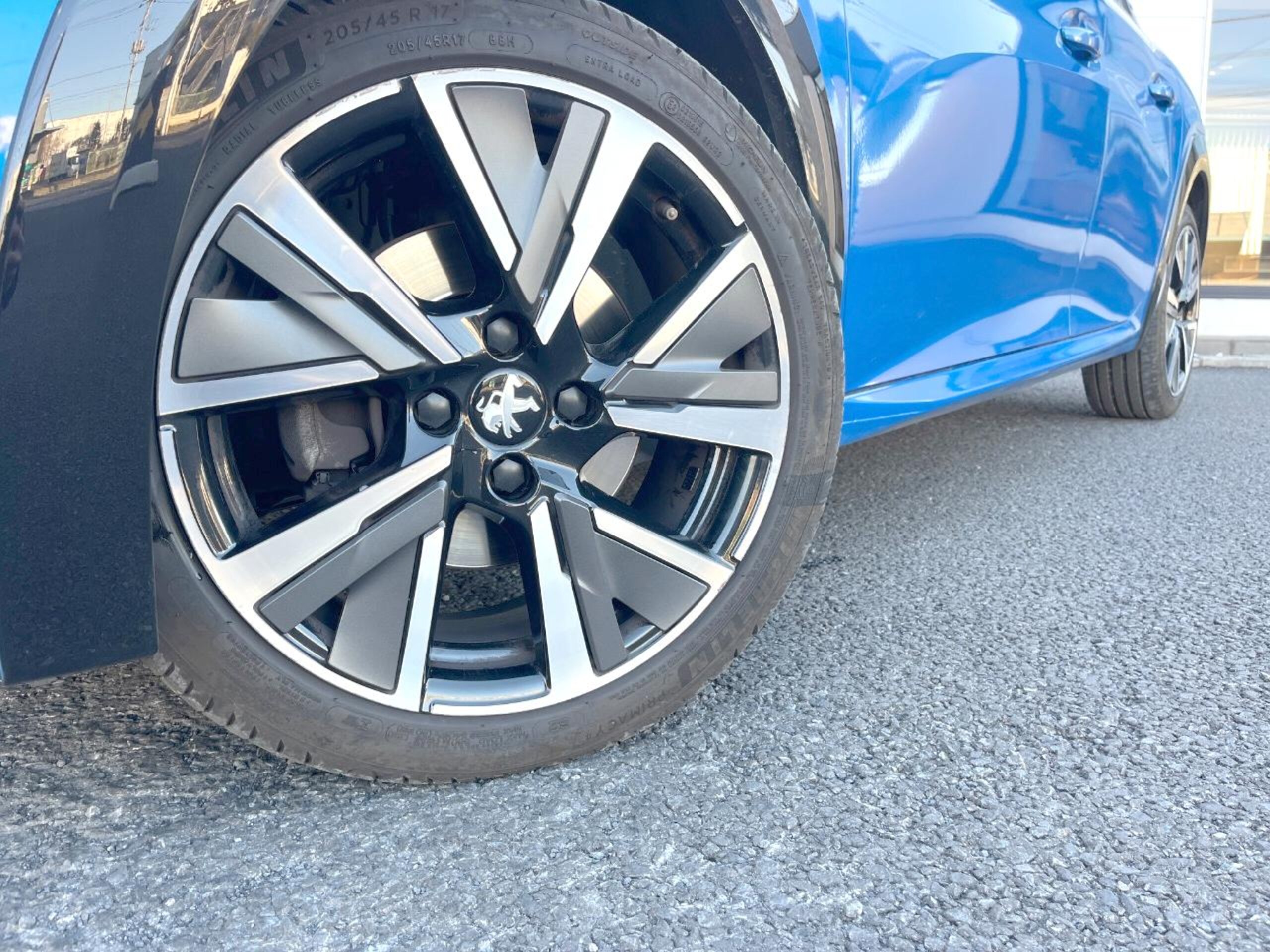 Peugeot 208 GT Line — photo 9