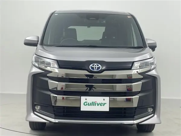 Toyota Noah 1.8 Hybrid S-Z E-Four 4WD — photo 9