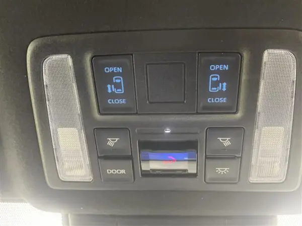 Toyota Noah 1.8 Hybrid S-Z E-Four 4WD — photo 7