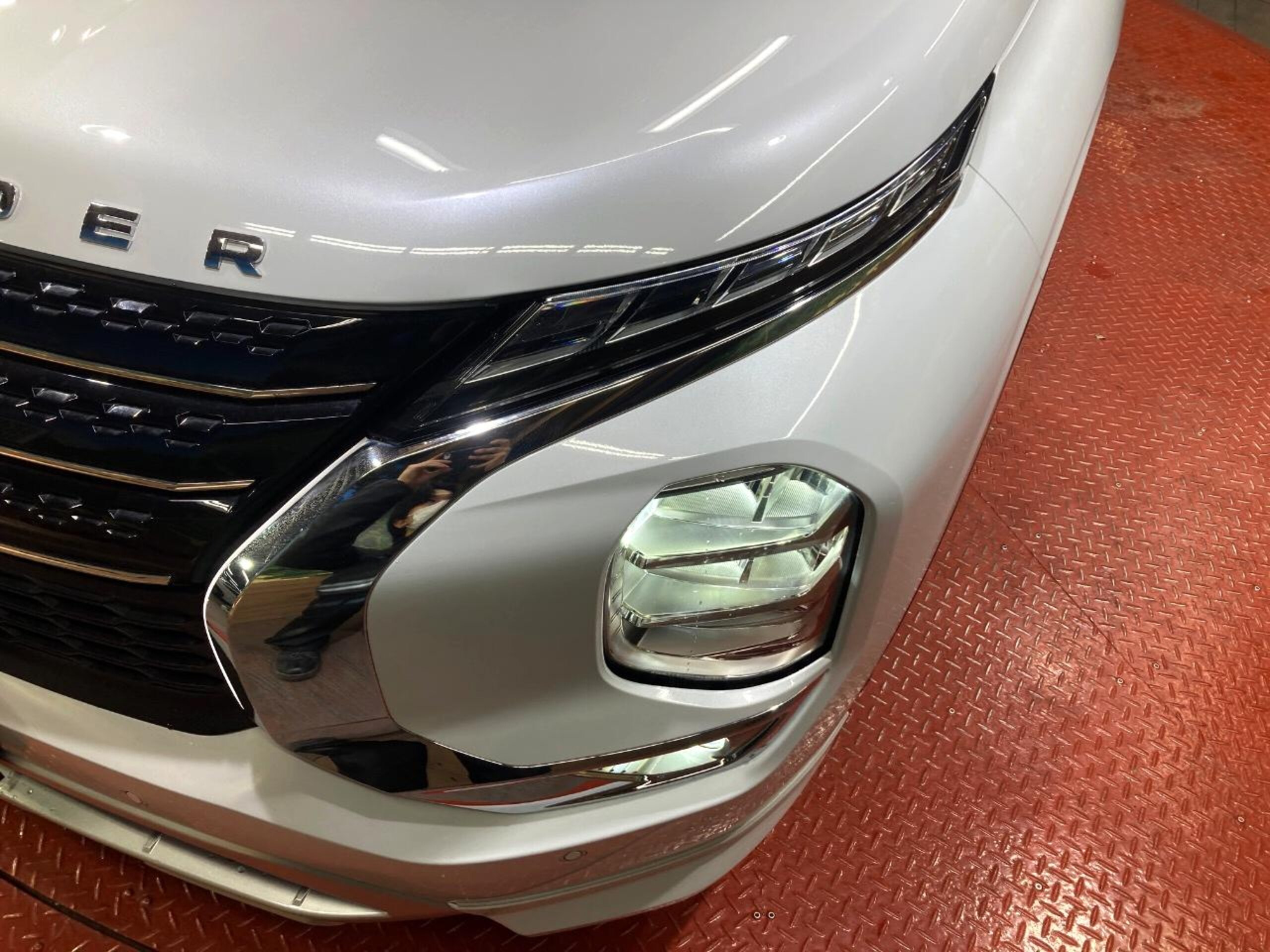 Mitsubishi Outlander PHEV 2.4 P 4WD — photo 8