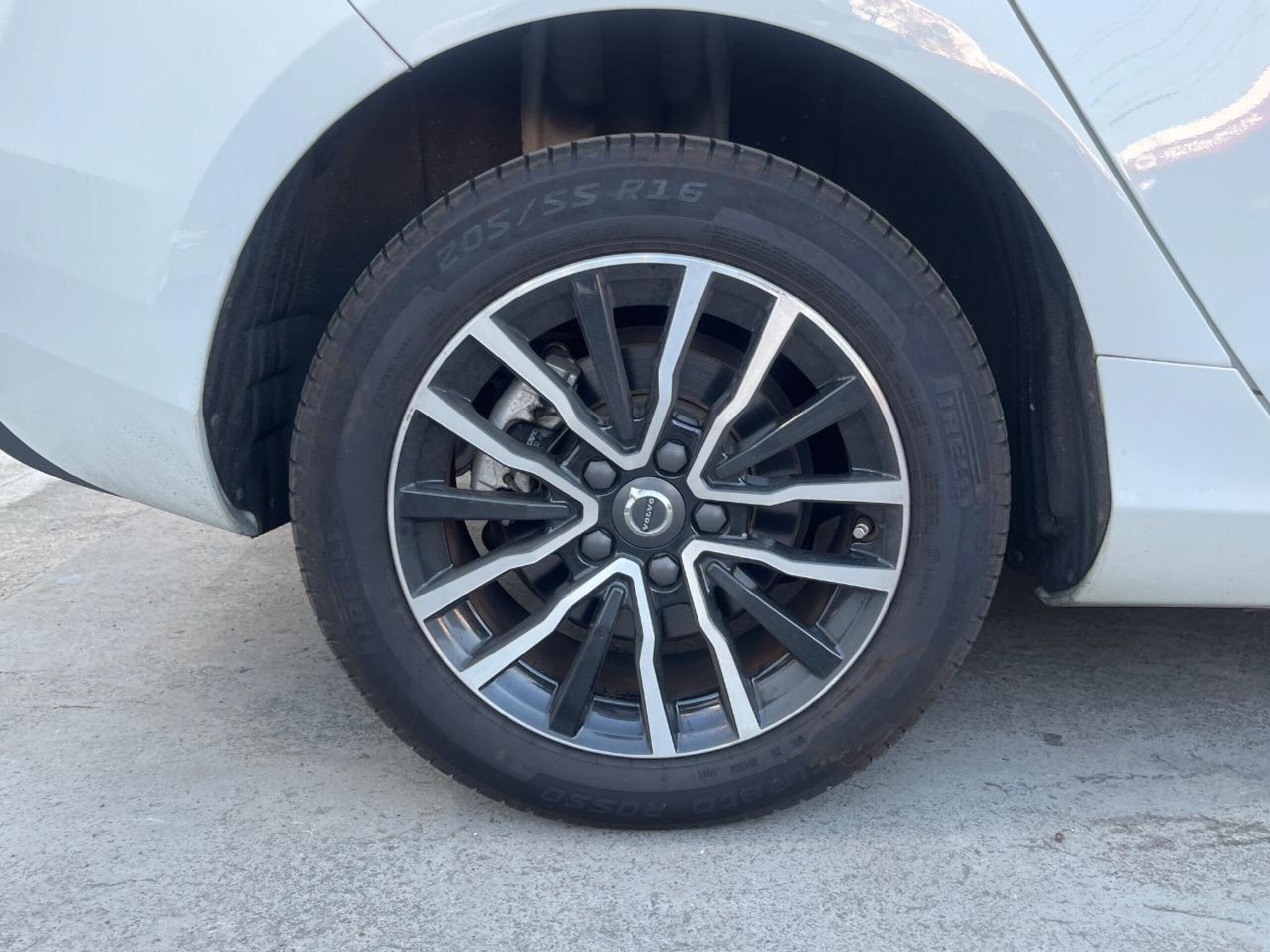 Volvo V40 T2 Kinetic IntelliSafe Collision Mitigation Braking Pilot Assist Radar Cruise Genuine 7-inch Navi Non-smoking Car Backup Camera Bluetooth Thor's Hammer LED Headlights Lane Departure Warning (Ice White) — photo 8