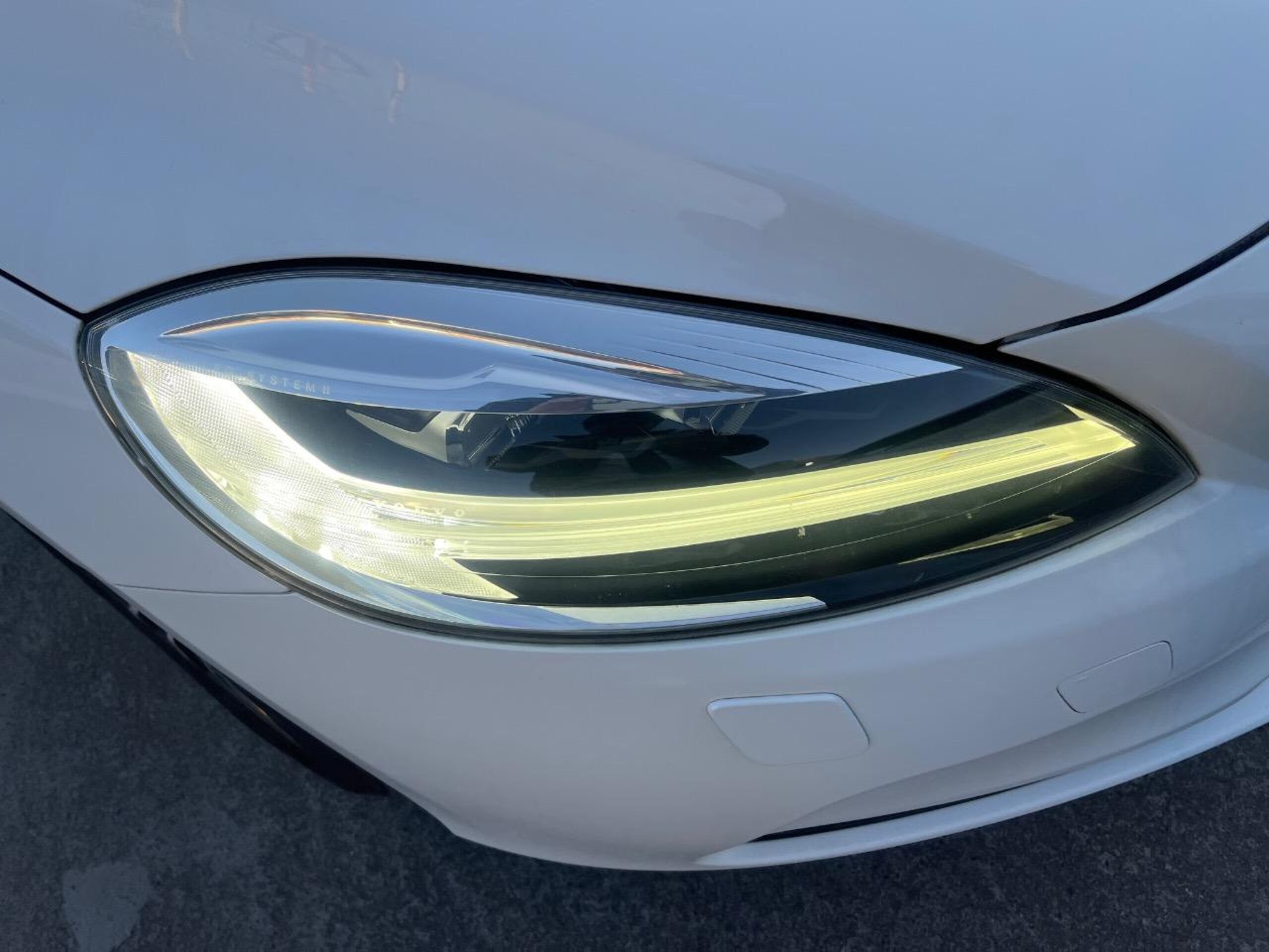 Volvo V40 T2 Kinetic IntelliSafe Collision Mitigation Braking Pilot Assist Radar Cruise Genuine 7-inch Navi Non-smoking Car Backup Camera Bluetooth Thor's Hammer LED Headlights Lane Departure Warning (Ice White) — photo 9