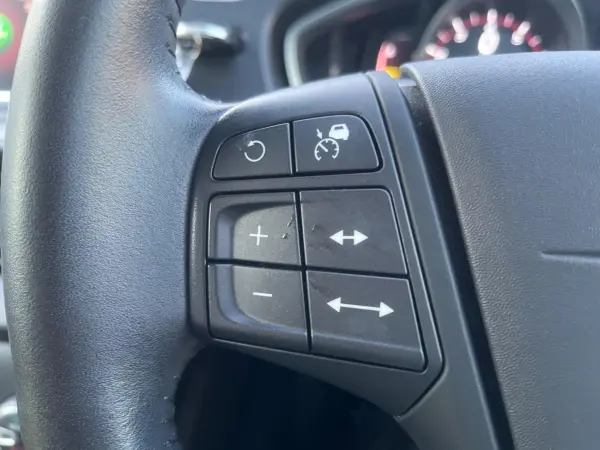 2019 Volvo V40 — photo 3