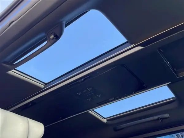 2024 Toyota Alphard — photo 3