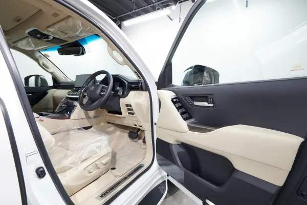 Toyota Land Cruiser 300 3.5 ZX 4WD Modellista Aero / JBL Sound / Cool Box / Rear Entertainment / Beige Leather / (Pearl) — photo 7