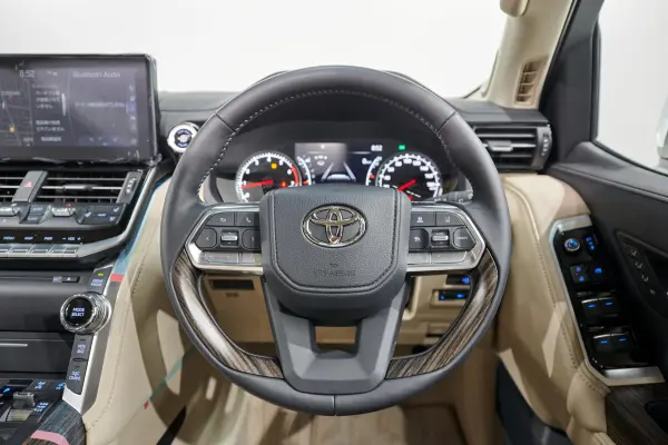 Toyota Land Cruiser 300 3.5 ZX 4WD Modellista Aero / JBL Sound / Cool Box / Rear Entertainment / Beige Leather / (Pearl) — photo 9