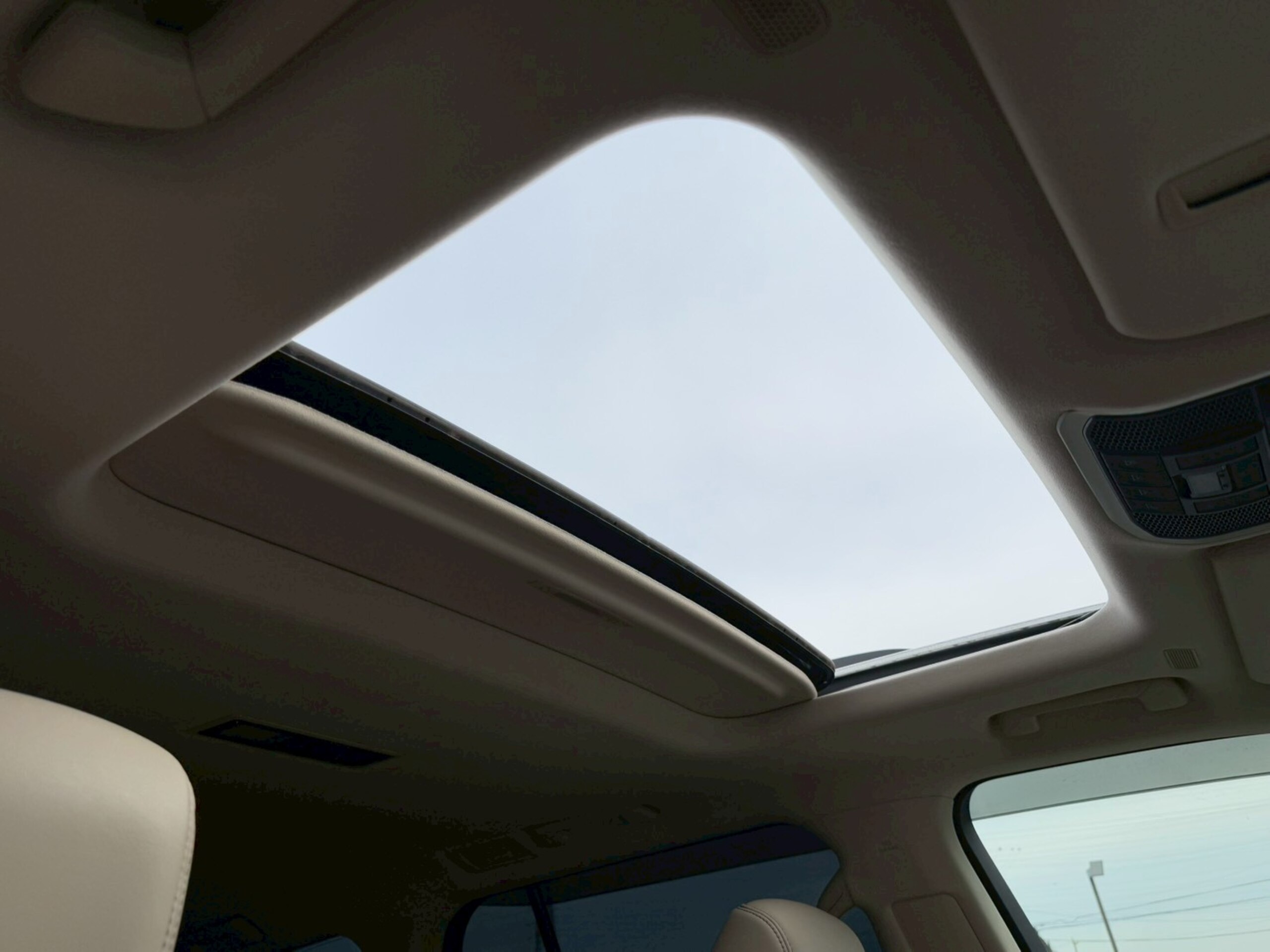 2023 Toyota Landrcuiser 300 — photo 3