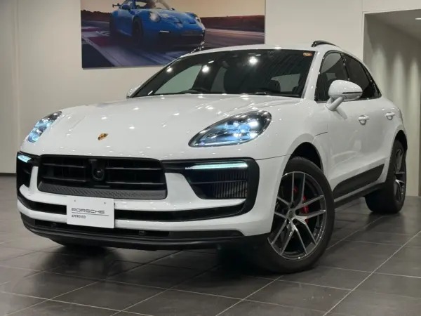 2022 Porsche Macan — photo 2