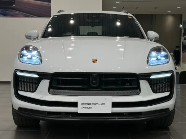 2022 Porsche Macan — photo 3