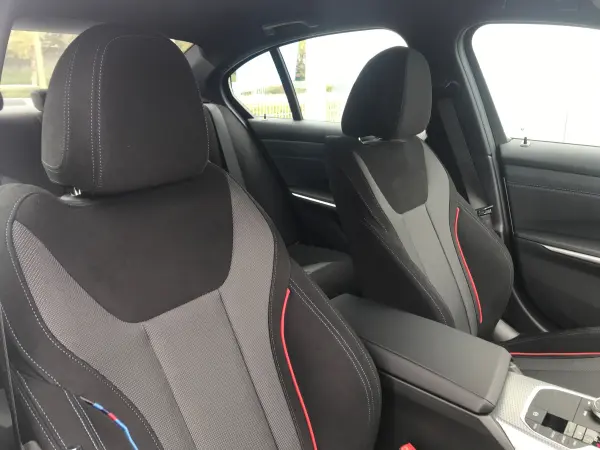 BMW 3 Series 318i M Sport Late Model 1 Owner Seat Heater & Steering Wheel Heater Parking Assist Plus Active Cruise Control Head-Up Display Power Trunk LED Headlights Ambient Lighting 18-inch AW (Alpine White) — photo 7