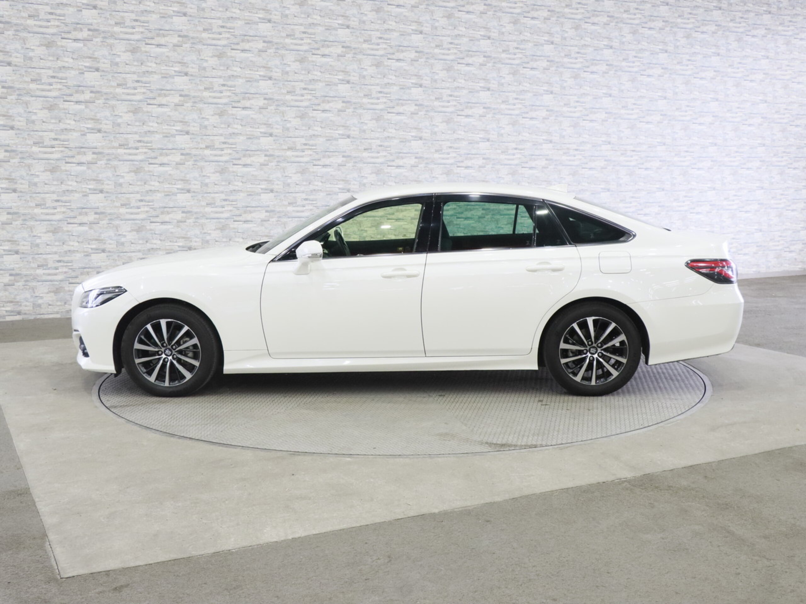 Toyota Crown 2.0 S C Package — photo 9