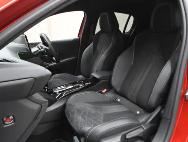 Peugeot 208GT — photo 8