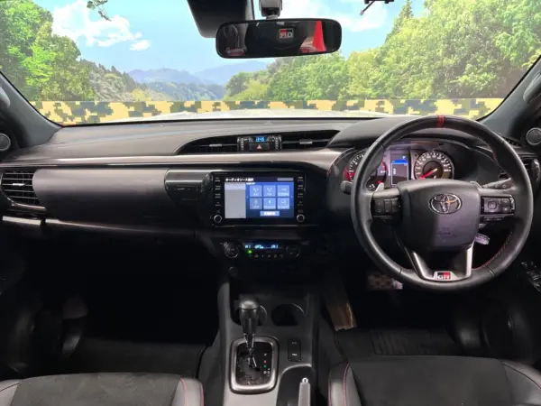 2023 Toyota Hilux — photo 2