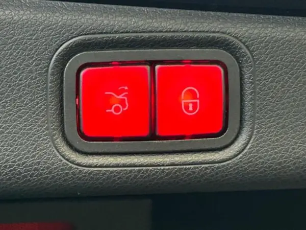 Mercedes-Benz E-Class E200 Sport (BSG Model) MP202301 Panoramic Sliding Roof / Leather Exclusive Package / Black Nappa Leather Seats / Front & Rear Seat Heaters / Head-Up Display / Air Balance Package / 360° Camera / ETC2.0 (Obsidian Black) — photo 8