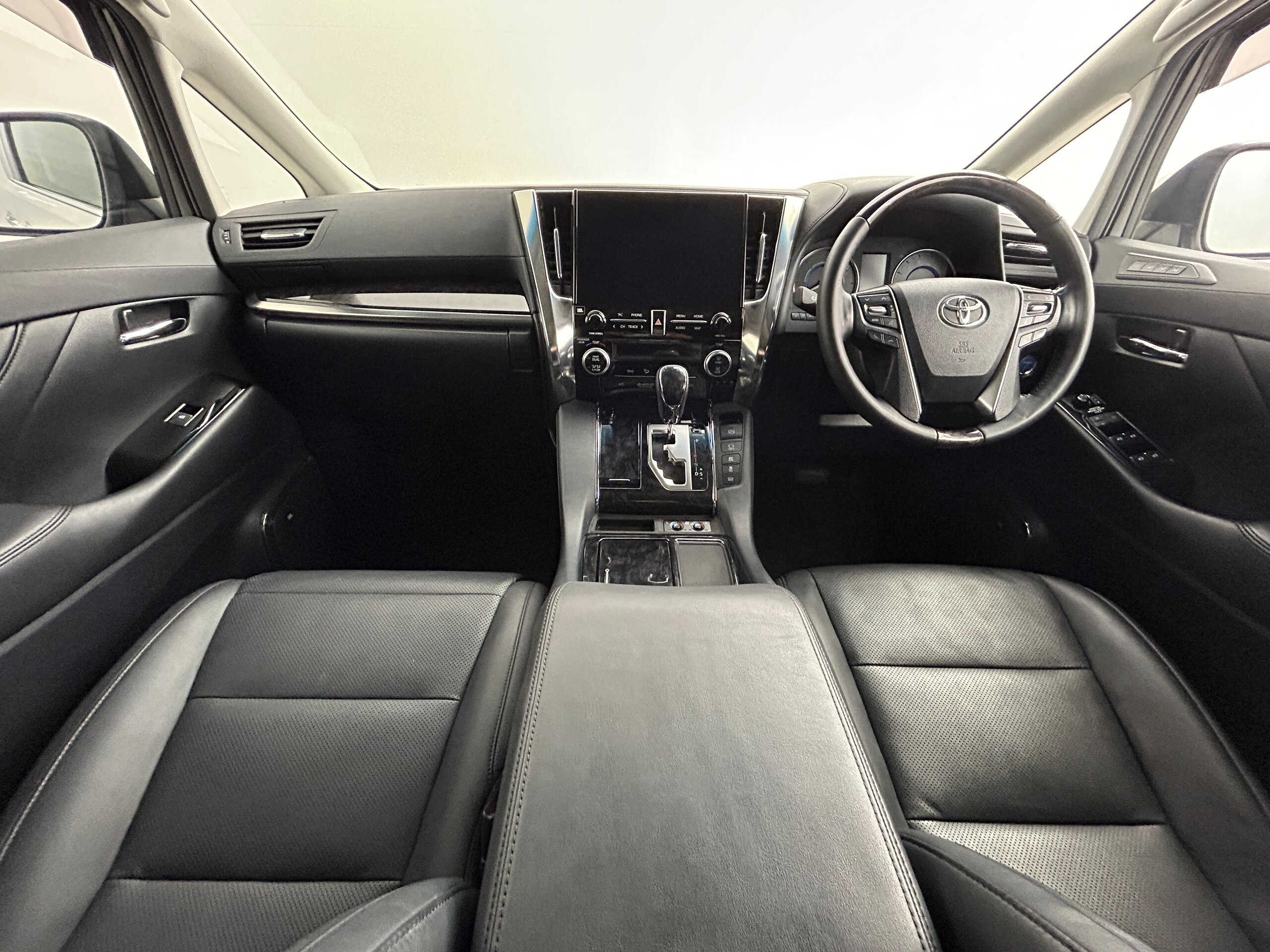 2021 Toyota Alphard — photo 2