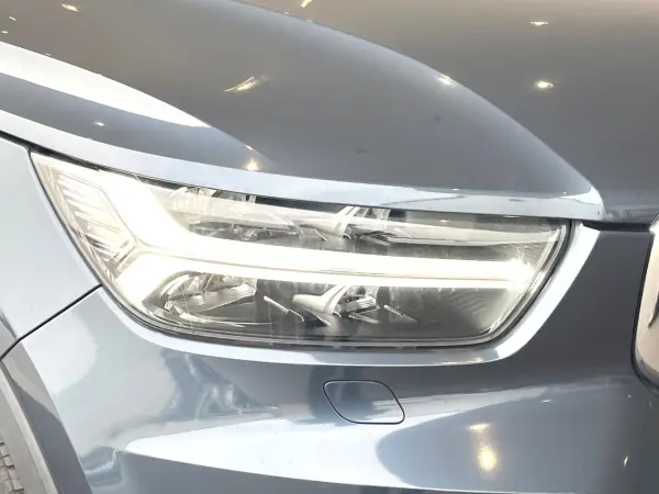 Volvo XC40 B4 AWD Inscription 4WD Certified Used Car White Leather Seats Harman/Kardon Intellisafe 360° View Camera Pilot Assist Non-Smoking Vehicle Genuine 9-inch Navigation Seat Heater (with Memory Function) Power Seats (Denim Blue Metallic) — photo 8