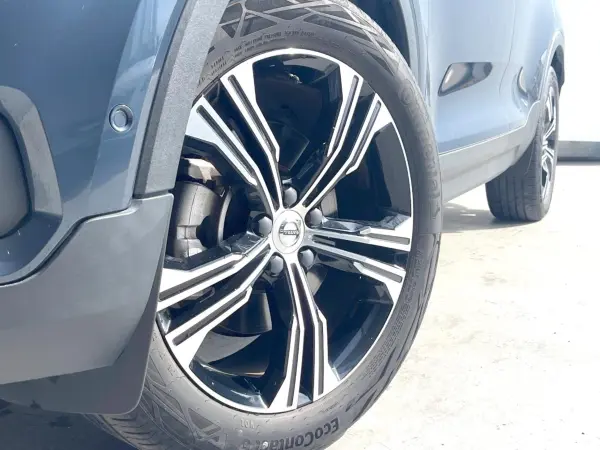 Volvo XC40 B4 AWD Inscription 4WD Certified Used Car White Leather Seats Harman/Kardon Intellisafe 360° View Camera Pilot Assist Non-Smoking Vehicle Genuine 9-inch Navigation Seat Heater (with Memory Function) Power Seats (Denim Blue Metallic) — photo 9