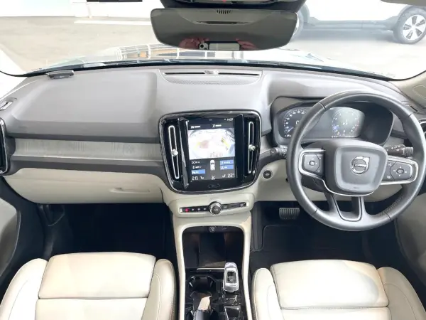 2021 Volvo Xc40 — photo 2