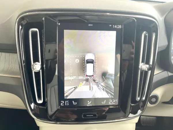 Volvo XC40 B4 AWD Inscription 4WD Certified Used Car White Leather Seats Harman/Kardon Intellisafe 360° View Camera Pilot Assist Non-Smoking Vehicle Genuine 9-inch Navigation Seat Heater (with Memory Function) Power Seats (Denim Blue Metallic) — photo 7