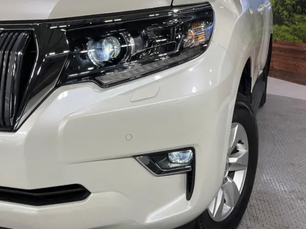 Toyota Land Cruiser Prado 2.7 TX 4WD Moonroof 7-Seater 9-inch SD Navigation Clearance Sonar Cold Spec Backup Camera LED Headlights Radar Cruise Paddle Shift Auto Lights Black Roof Rails (White Pearl Crystal Shine) — photo 9