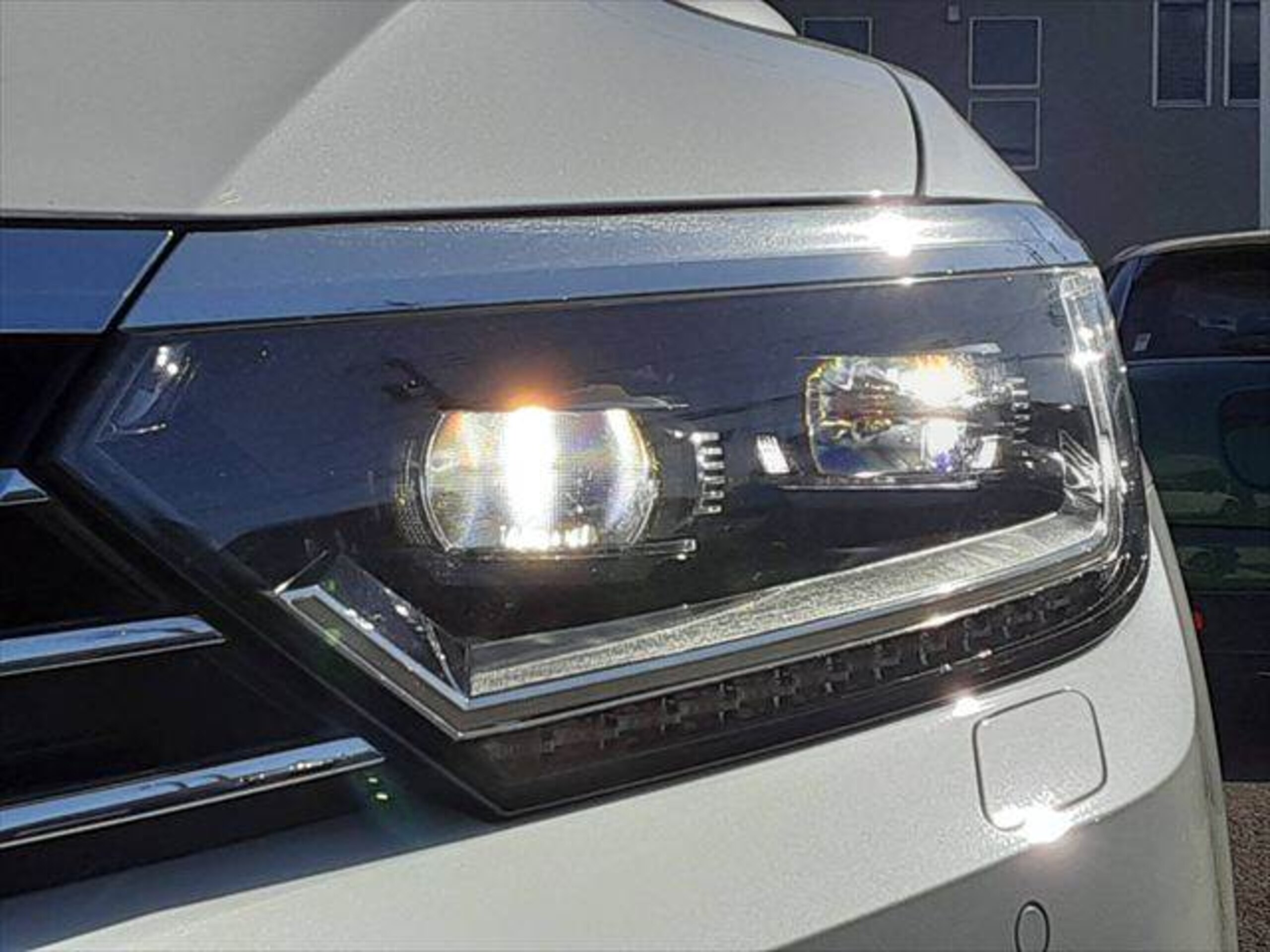 Volkswagen Passat Variant TDI Highline Diesel Turbo Technology Package Around View Monitor Black Leather Seats Discover Pro Navigation Adaptive Cruise Control Non-Smoking Car Seat Air Conditioning Power Tailgate Full-Seg TV LED Headlights (Oryx White Mother of Pearl Effect) — photo 8