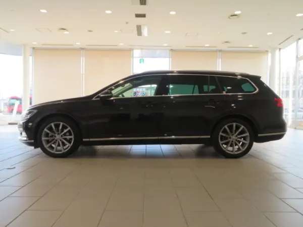 2019 Volkswagen Passat — photo 2