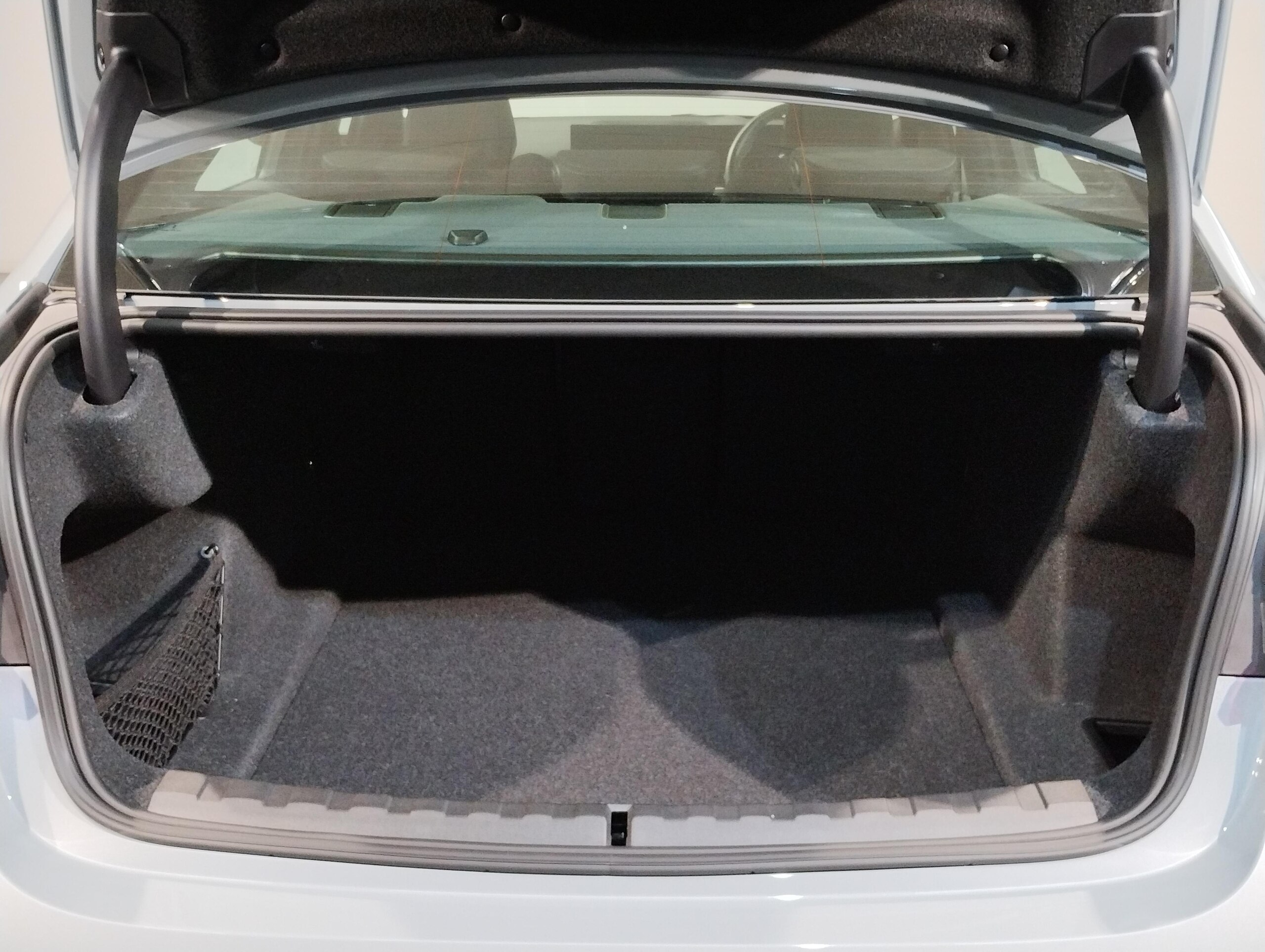 BMW 3 Series 320d xDrive M Sport — photo 8