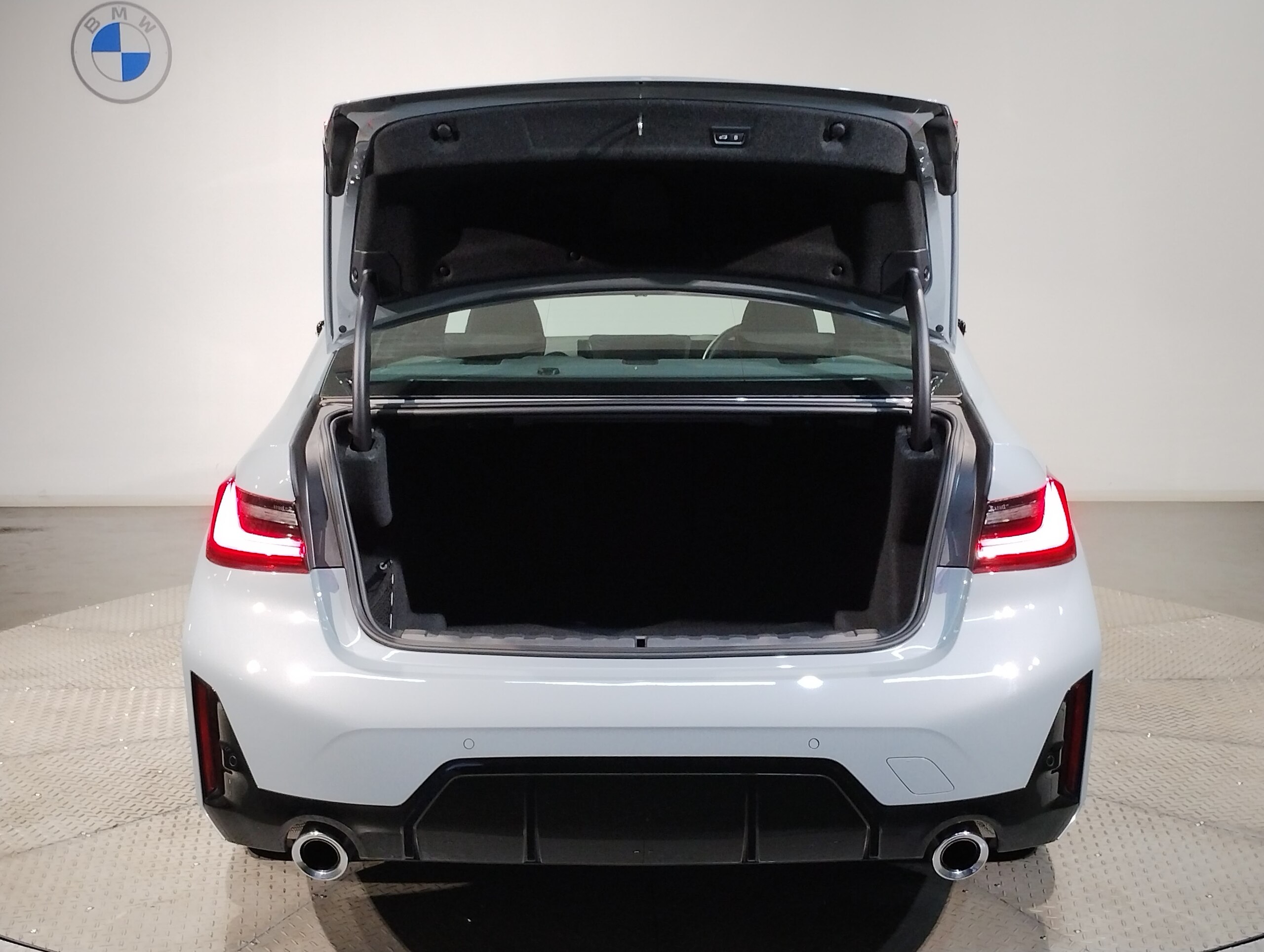 BMW 3 Series 320d xDrive M Sport — photo 9