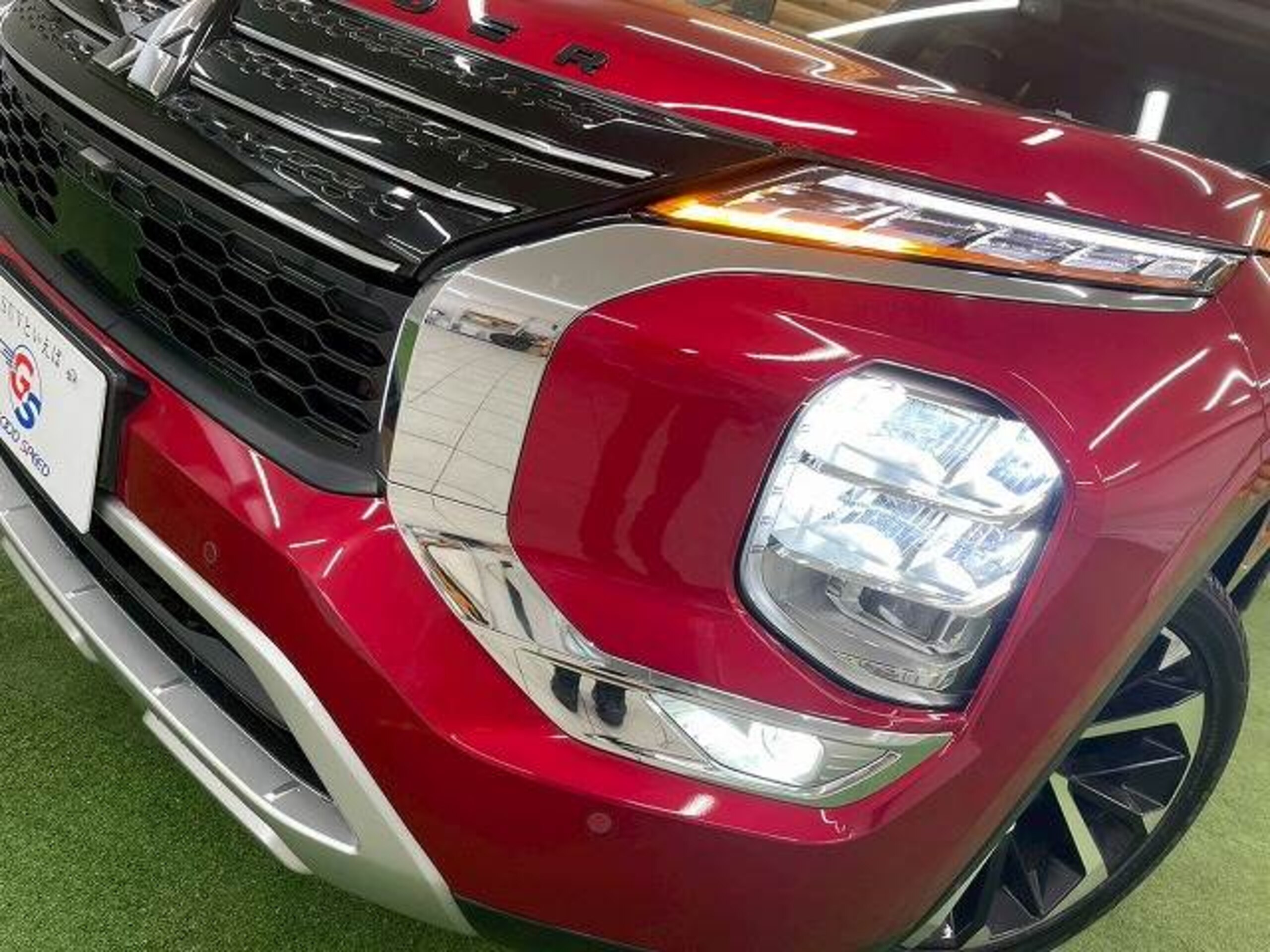 Mitsubishi Outlander PHEV 2.4 G 4WD — photo 8