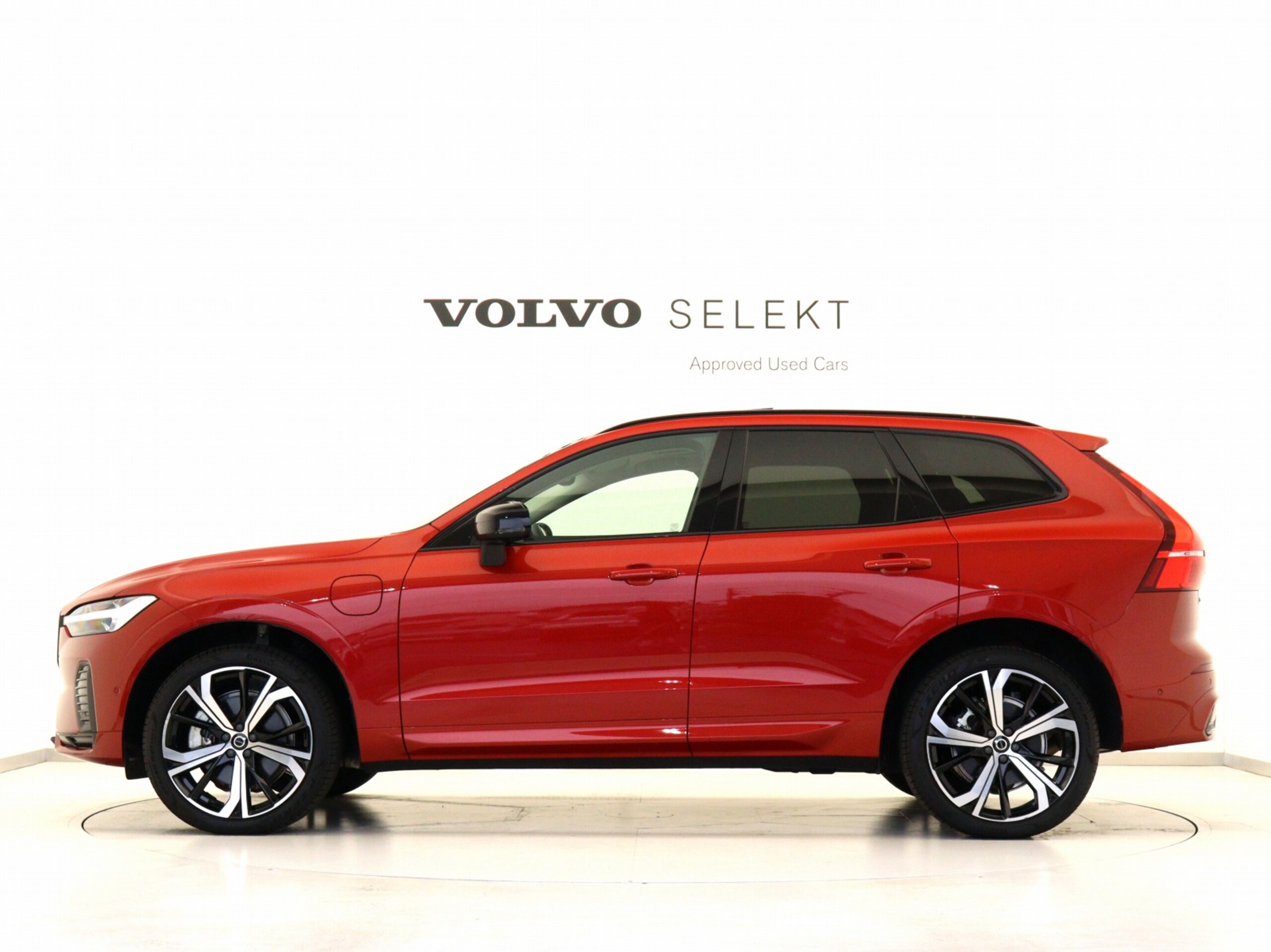 Volvo XC60 Recharge Ultimate T6 AWD Plug-in Hybrid — photo 7