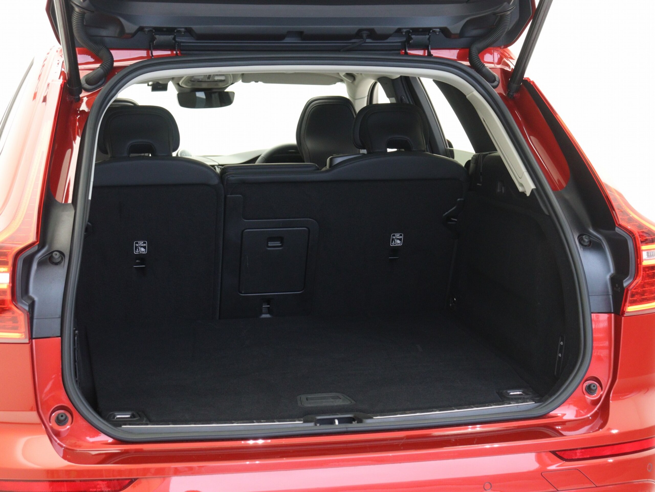 Volvo XC60 Recharge Ultimate T6 AWD Plug-in Hybrid — photo 9