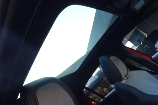 Peugeot 208 GT Line — photo 9