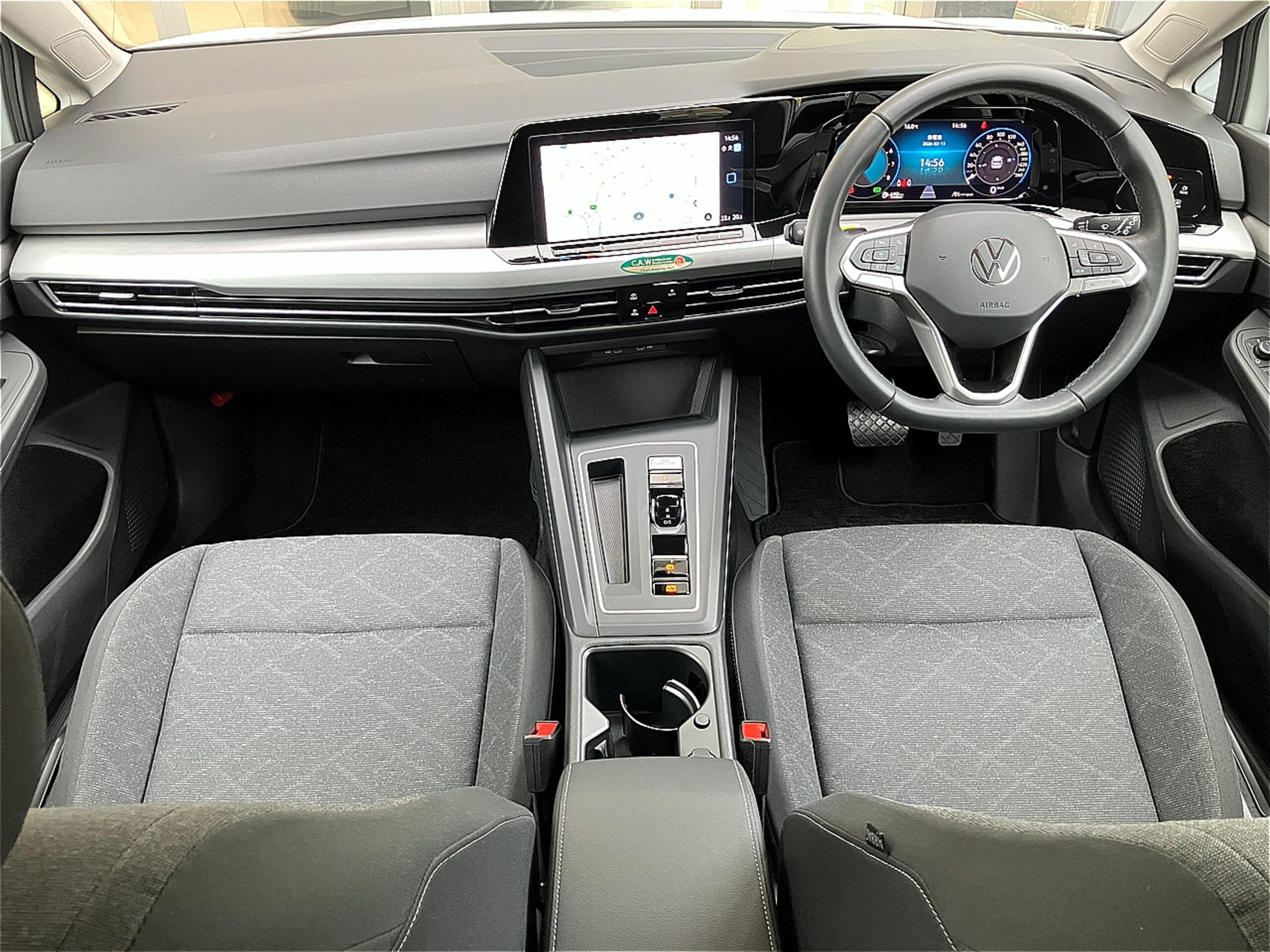 2024 Volkswagen Golf — photo 2