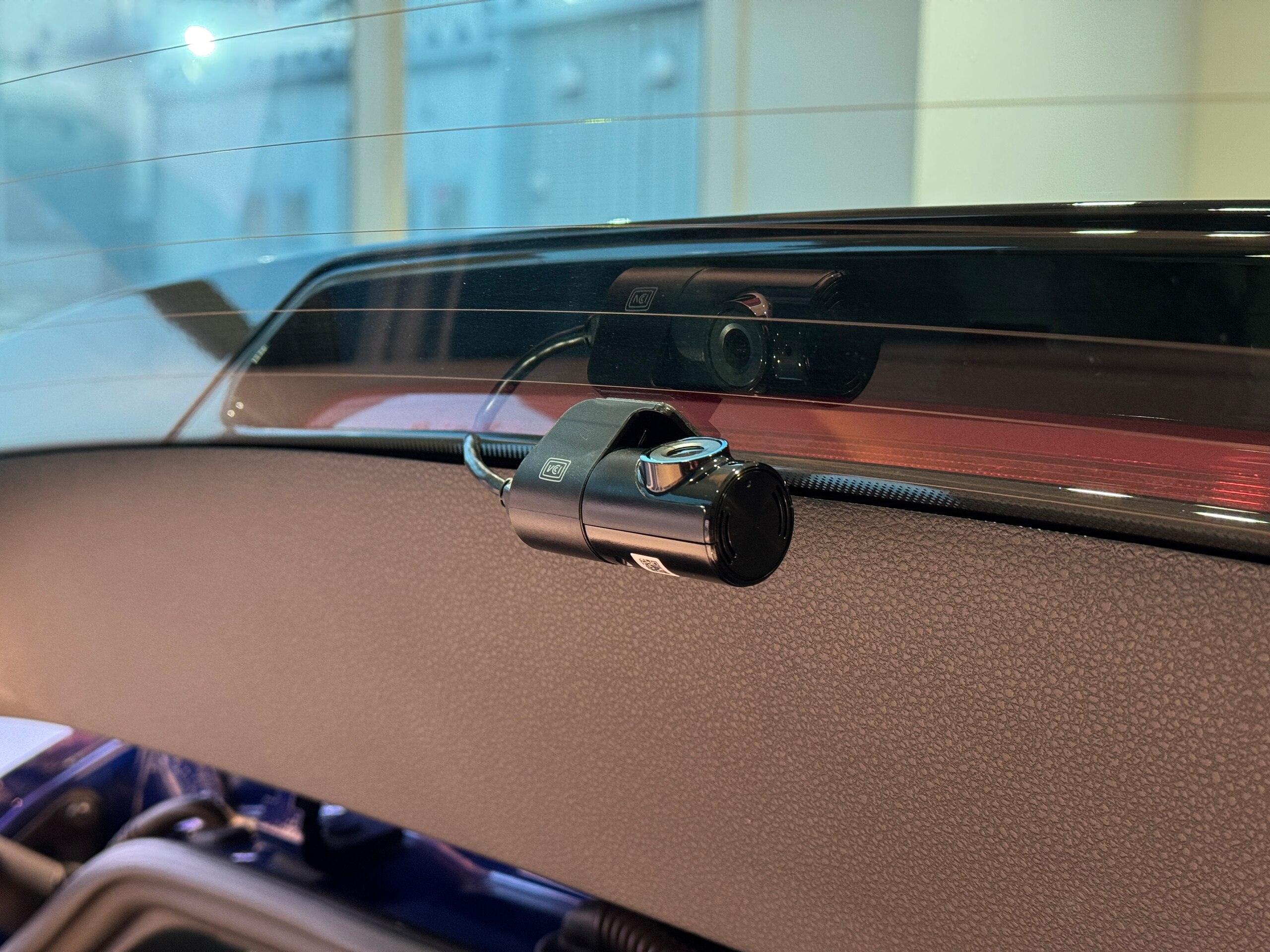 Volkswagen Passat Variant TDI R-Line Diesel Turbo ACC Black Leather Genuine Navi 360 Camera Carplay Front/Rear Dashcam Power Tailgate LED Headlights Genuine 19-inch Alloy Wheels (Lapis Blue Metallic) — photo 8