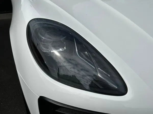 Porsche Macan GTS PDK 4WD Sport Chrono Black Leather Seats Seat Heater Genuine Navi USB Porsche Active Safe Parking Assist Lane Keep Assist Lane Change Assist Traffic Jam Assist Cruise Control (White) — photo 9