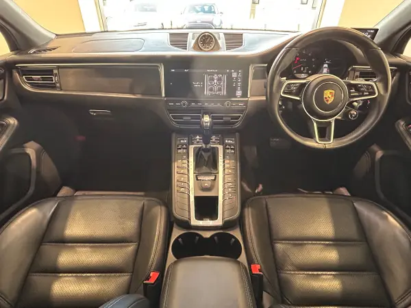 2021 Porsche Macan — photo 2