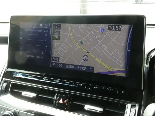 2020 Toyota Crown — photo 2