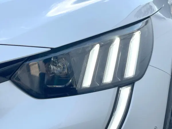 Peugeot 208 GT Line Panoramic Glass Roof Apple CarPlay Backup Camera Active Cruise Active Safety Brake Full LED Headlights Intelligent High Beam Genuine 17-inch AW ETC Non-Smoking (Pearl White) — photo 8