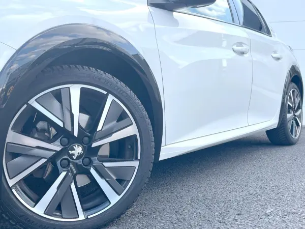 Peugeot 208 GT Line Panoramic Glass Roof Apple CarPlay Backup Camera Active Cruise Active Safety Brake Full LED Headlights Intelligent High Beam Genuine 17-inch AW ETC Non-Smoking (Pearl White) — photo 9