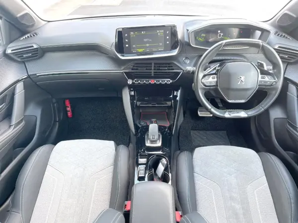 2020 Peugeot 208 — photo 2