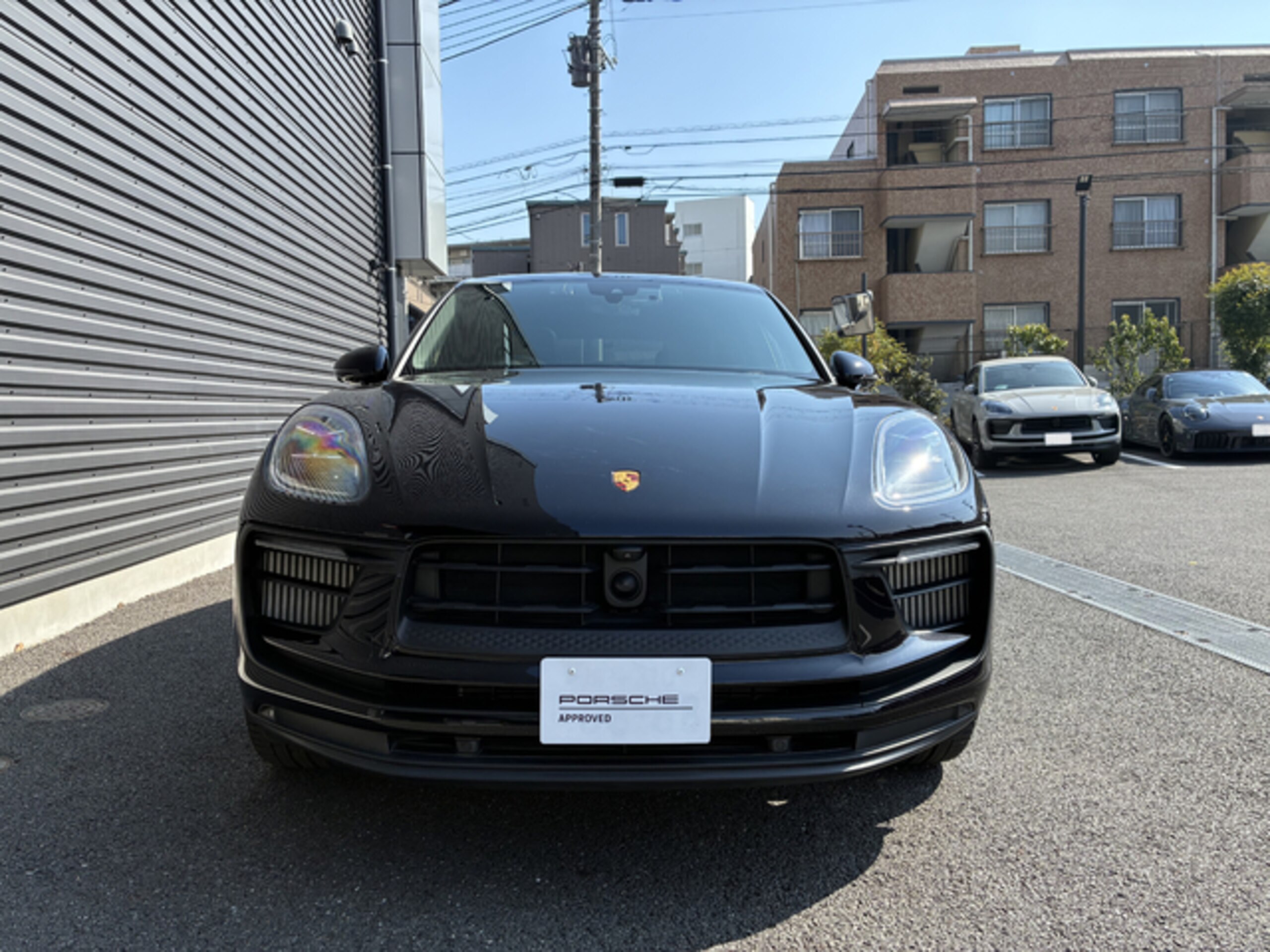 2023 Porsche Macan — photo 2